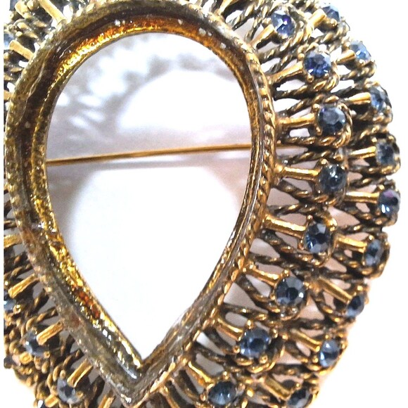Vtg Vogue JLRY Reverse Teardrop Shaped Brooch - Gold Toned Blue Rhinestones - Picture 7 of 9